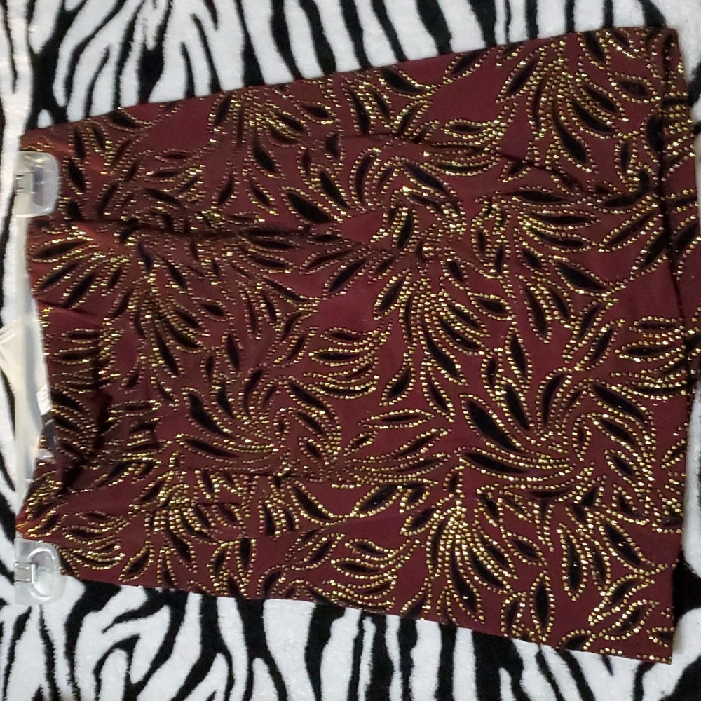 Never worn, 2-piece burgundy dress. Glitter printed. Size Small. - Picture 4 of 4